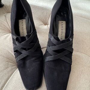 Bandolino Women's Black Crisscross Flats